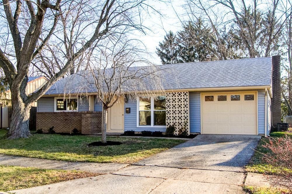 Property Photo:  210 Regents Road  OH 43230 