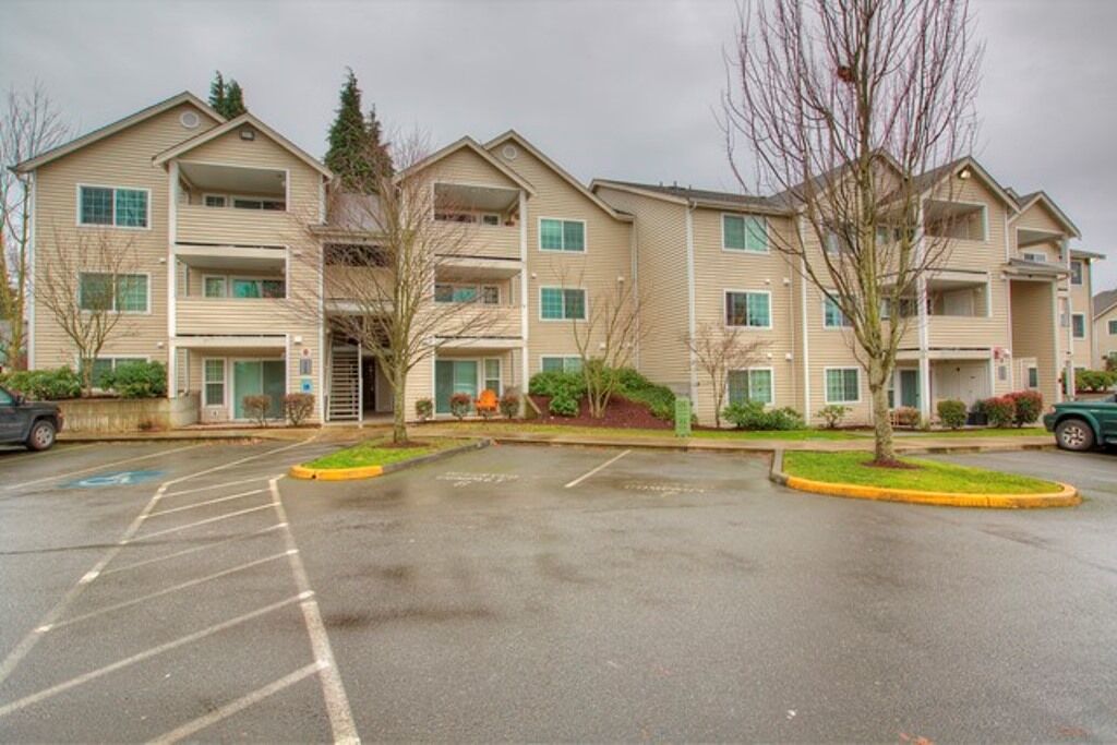 Property Photo:  11915 Roseberg Ave S 202  WA 98168 