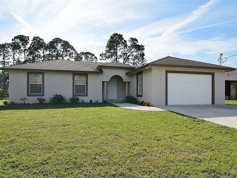 Property Photo:  1318 SW Bartell Avenue  FL 34953 