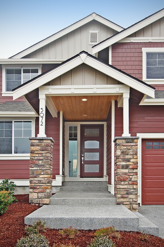 Property Photo:  5072 Victoria Ave SE  WA 98092 