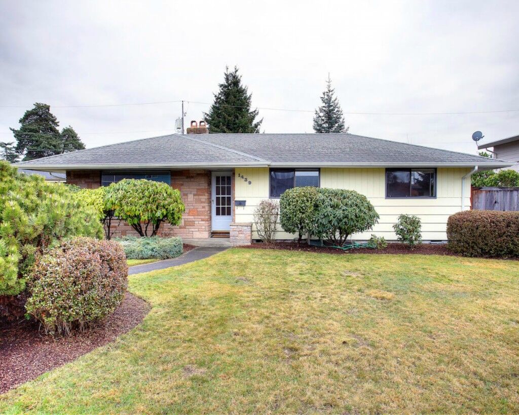 Property Photo:  1439 N Bennett St  WA 98406 