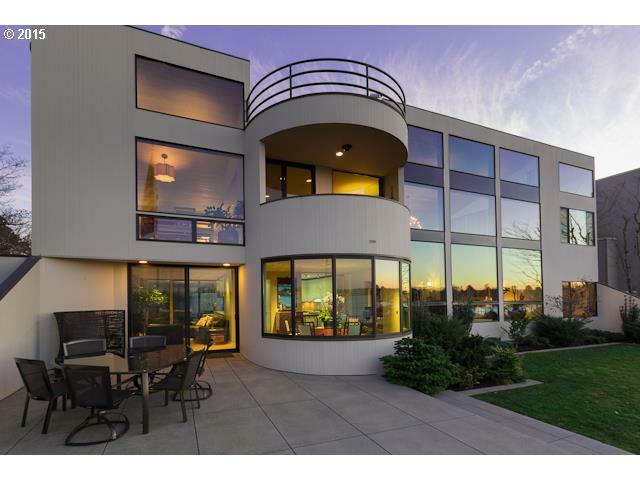 Property Photo: 101 N Lotus Beach Dr OR 97217