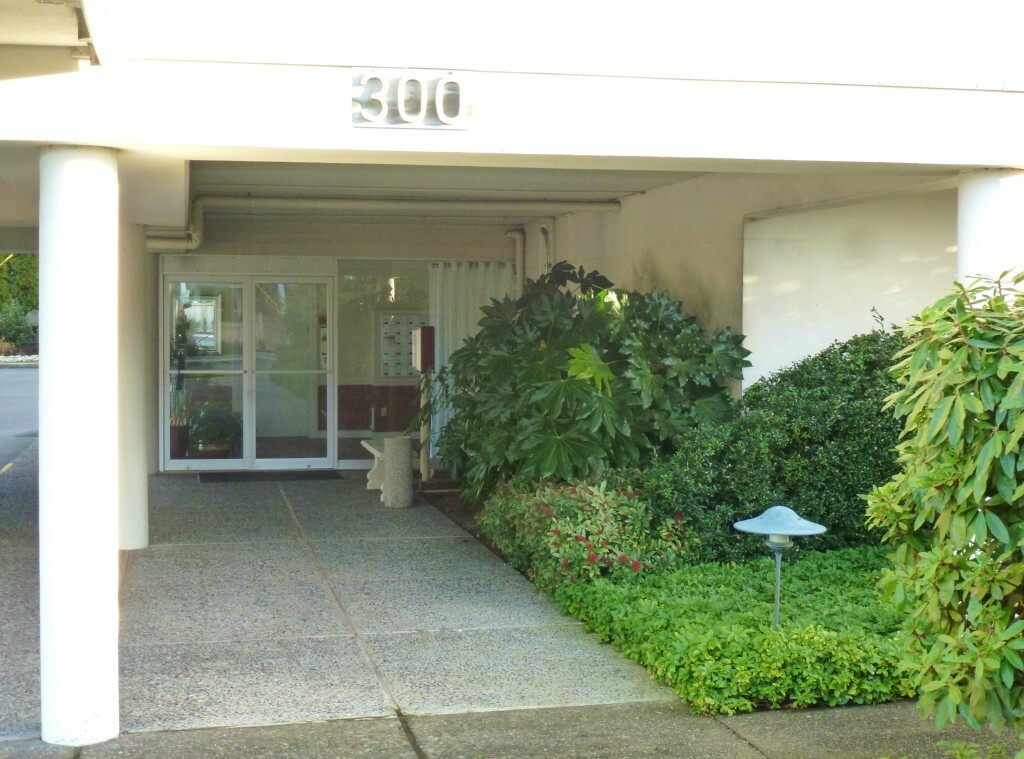 Property Photo:  300 2nd Ave N 1-C  WA 98020 