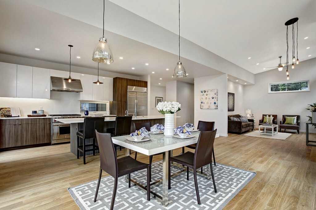 Property Photo: 7016 E Mercer Wy WA 98040
