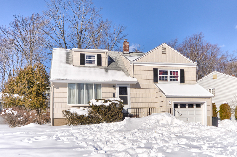 Property Photo:  8 Meadow Dr  NJ 07424 