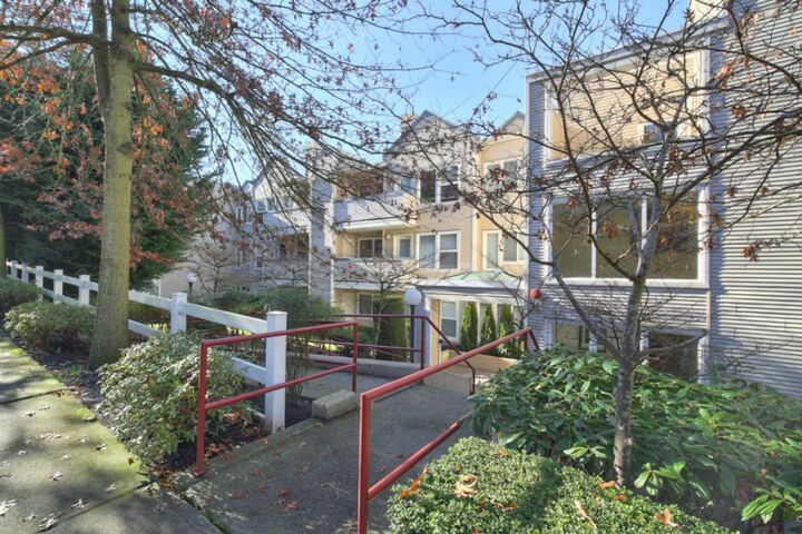 12903 SE 38th St 310  Bellevue WA 98006 photo