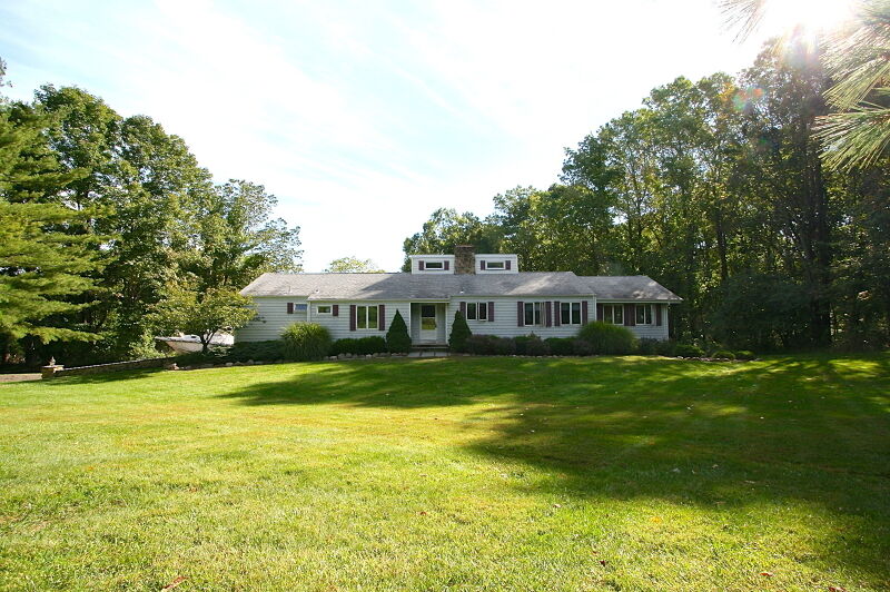 Property Photo:  6 Lisa Ln  NJ 08827 
