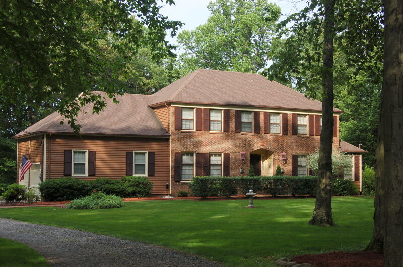 Property Photo:  1 Stonewicke Dr  NJ 08867 