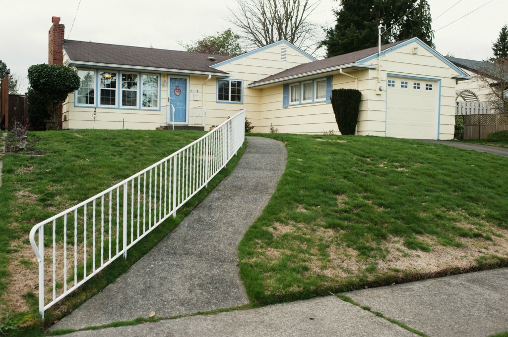 Property Photo:  2612 N Bennett St  WA 98407 