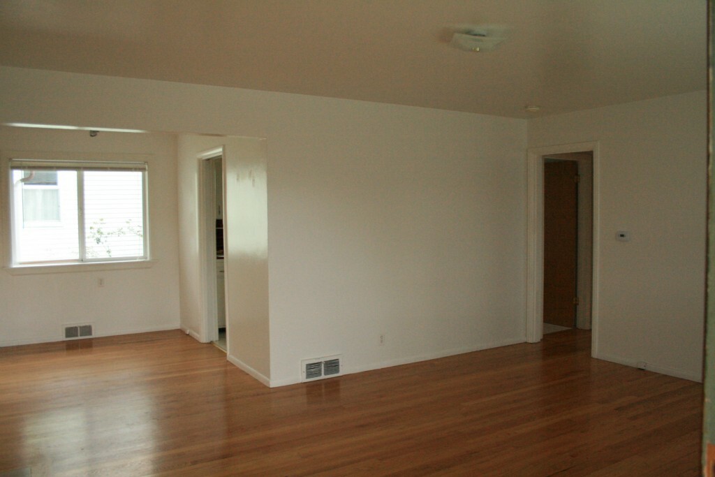 Property Photo:  405 W McGraw St  WA 98119 