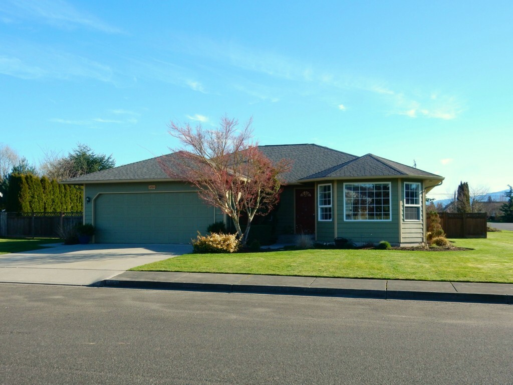 Property Photo:  1804 Pine Cir  WA 98264 