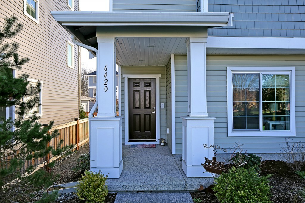 Property Photo:  6420 High Point Dr SW  WA 98126 