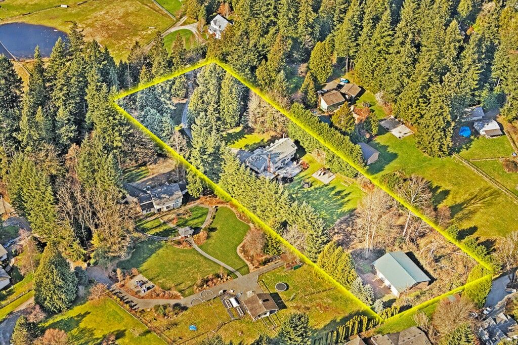 Property Photo:  6300  208th Avenue NE  WA 98053