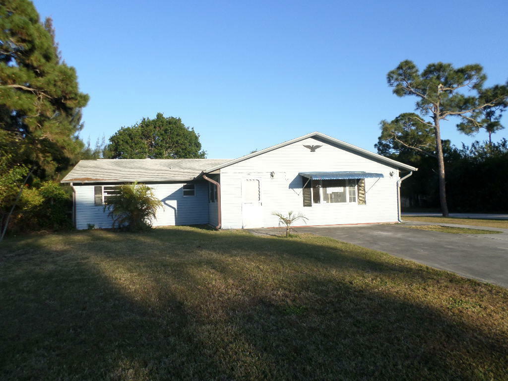 Property Photo:  5902 Hickory Drive  FL 34982 