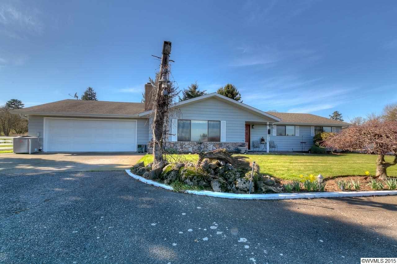 Property Photo: 12383 Summit Lp SE OR 97392