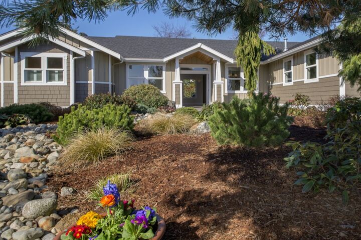 Property Photo: 8165 Cowichan Rd WA 98230