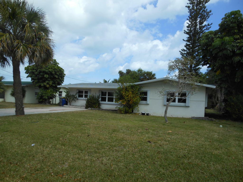 Property Photo:  610 Tradewinds Avenue  FL 34949 