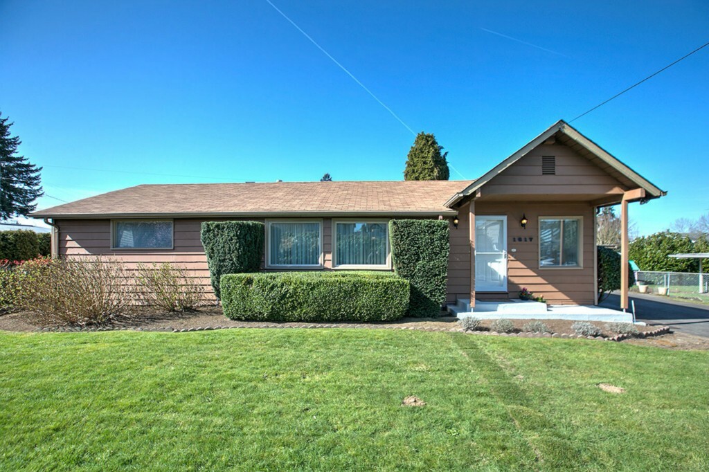 Property Photo:  1617 Aberdeen Ave NE  WA 98056 