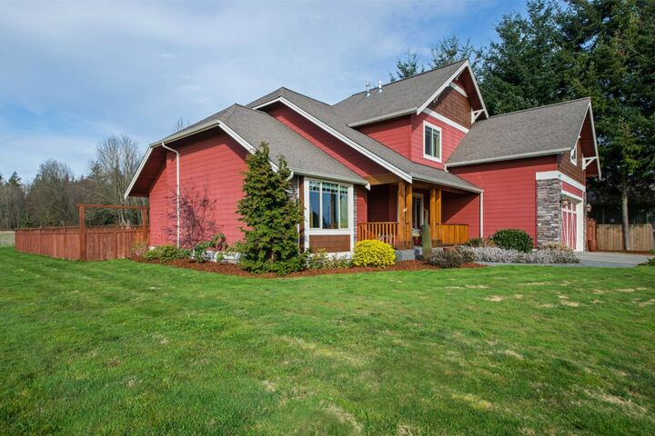 Property Photo: 1402 Myers Dr WA 98248