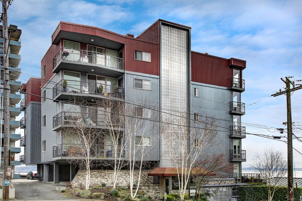 Property Photo: 507 W Mercer St 102 WA 98119