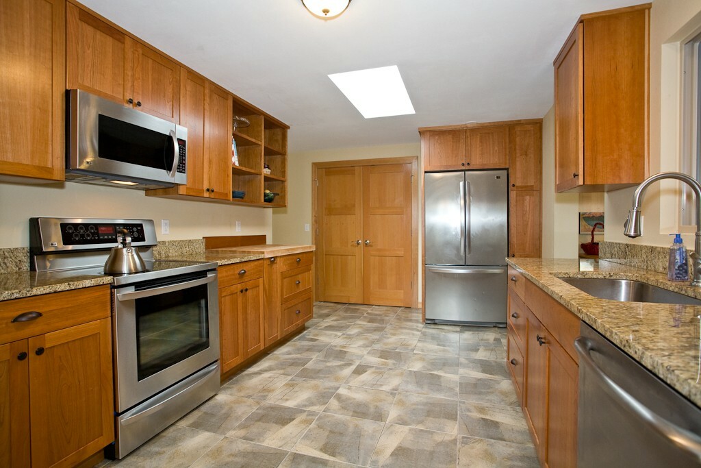 Property Photo:  958 Daley St  WA 98020 