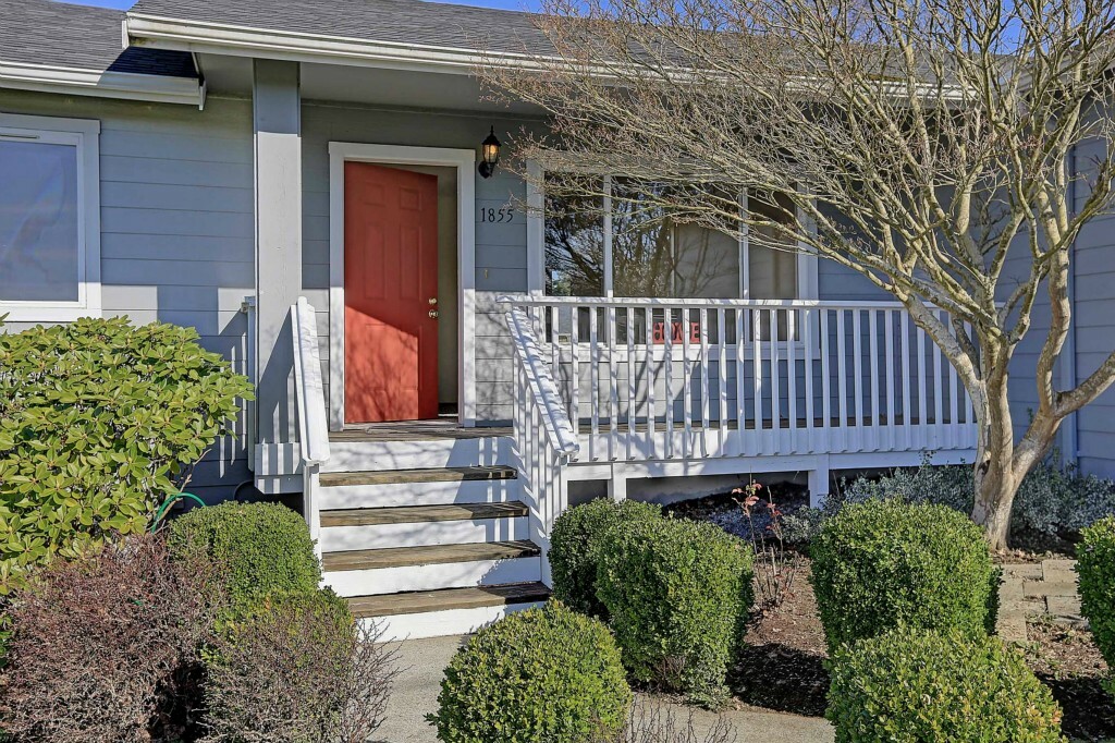 Property Photo:  1855 Edgewood Dr  WA 98282 