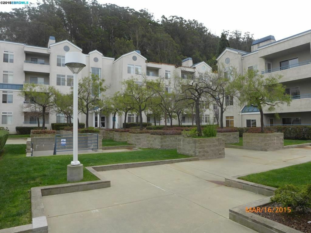 Property Photo:  535 Pierce St 5106  CA 94706 