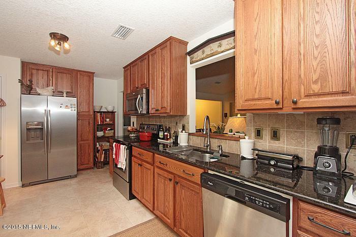 Property Photo: 12331 Field Bluff Road FL 32223