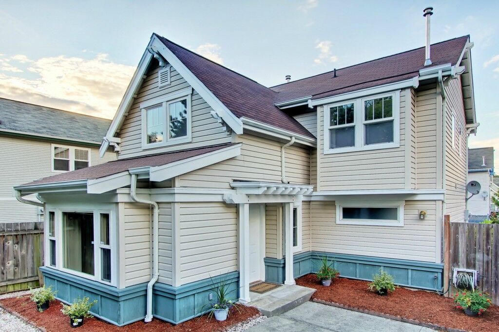 Property Photo:  2707 S Irving St  WA 98144 