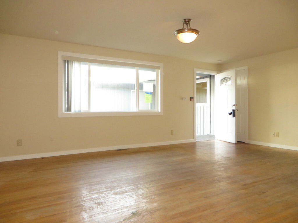 Property Photo:  201 Pacific Ave S  WA 98047 