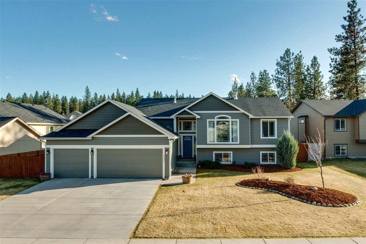 Property Photo: 2908 E Clover Park Ave WA 99021