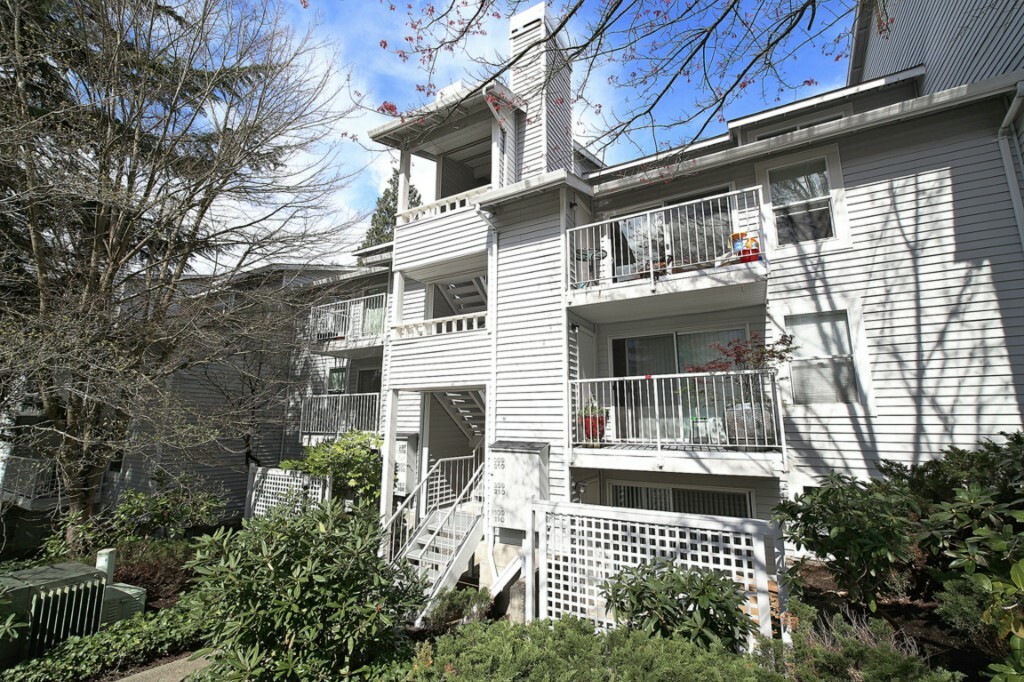 Property Photo:  4106 Factoria Blvd SE B109  WA 98006 