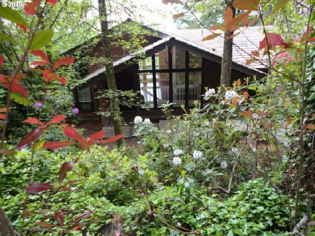 Property Photo: 611 Startouch Dr OR 97405