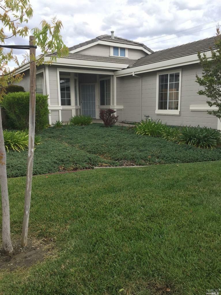 Property Photo:  400 Mandarin Circle  CA 95687 