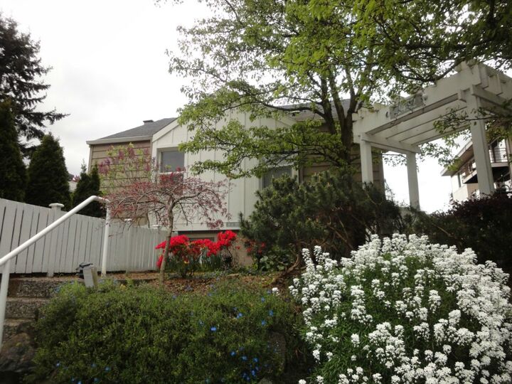 Property Photo: 2432 Dexter Avenue N B WA 98109