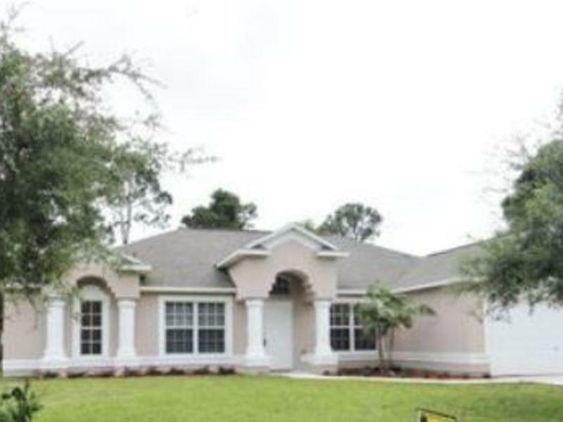 Property Photo:  1038 SW Aviation Avenue  FL 34953 