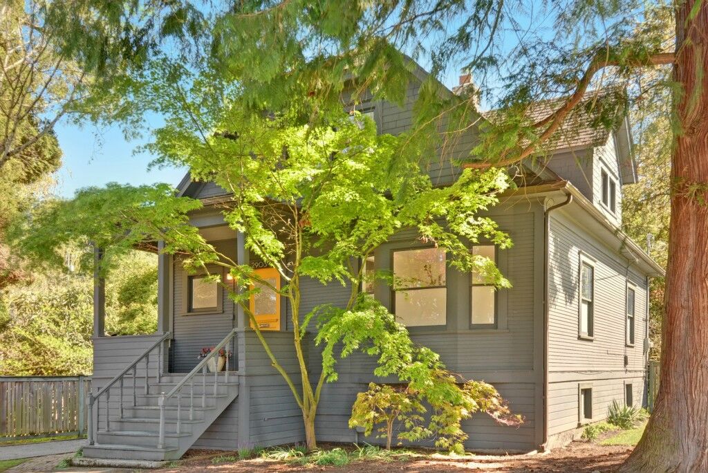 Property Photo:  2903 E Denny Wy  WA 98122 