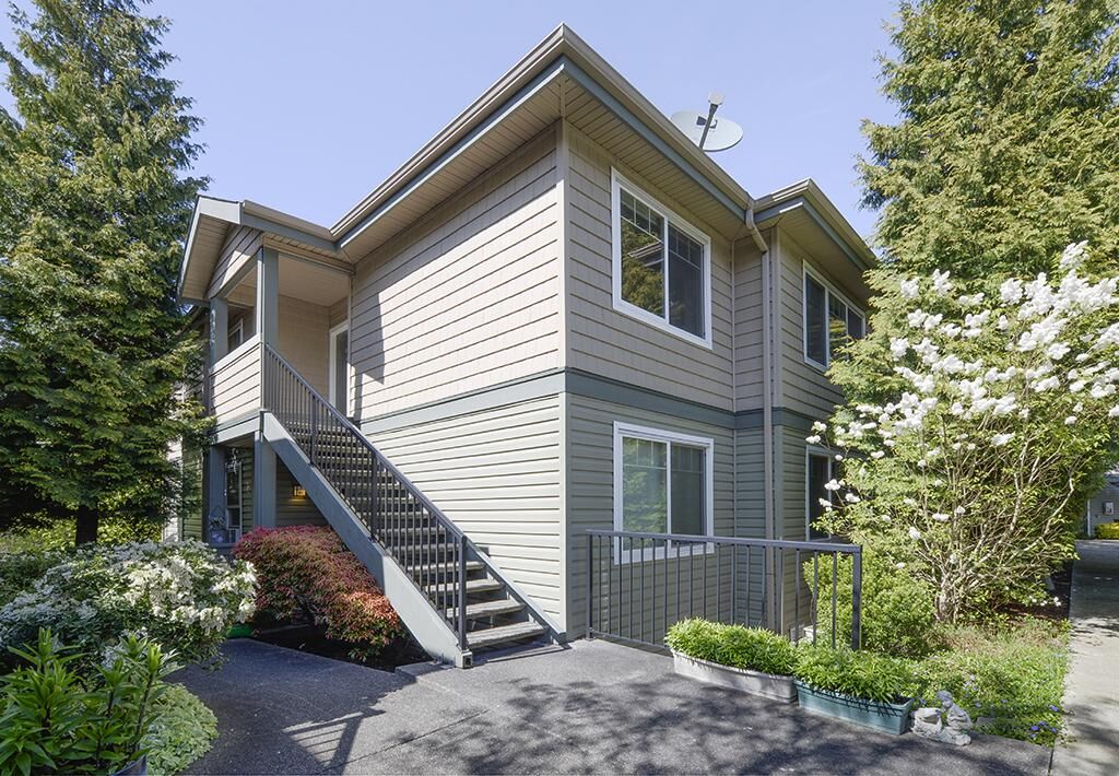 Property Photo: 1500 S 18th St E-201 WA 98055