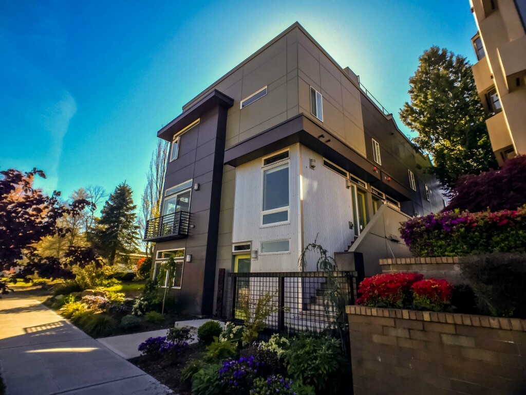 Property Photo:  1633 California Ave SW  WA 98116 