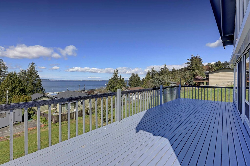 Property Photo:  894 6th St  WA 98282 