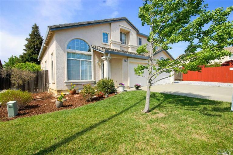 Property Photo: 807 Topaz Circle CA 95687