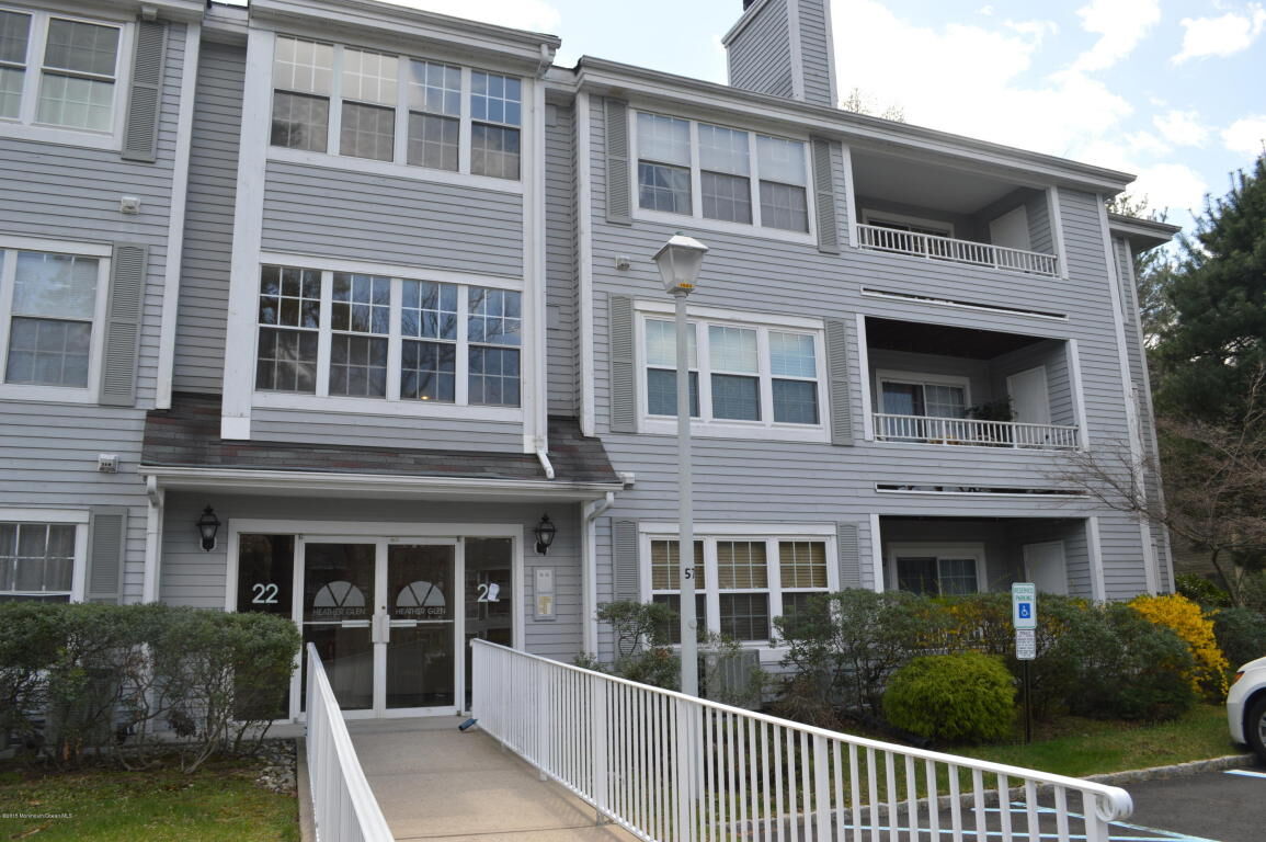 Property Photo:  2204 Candlelight Court  NJ 08828 