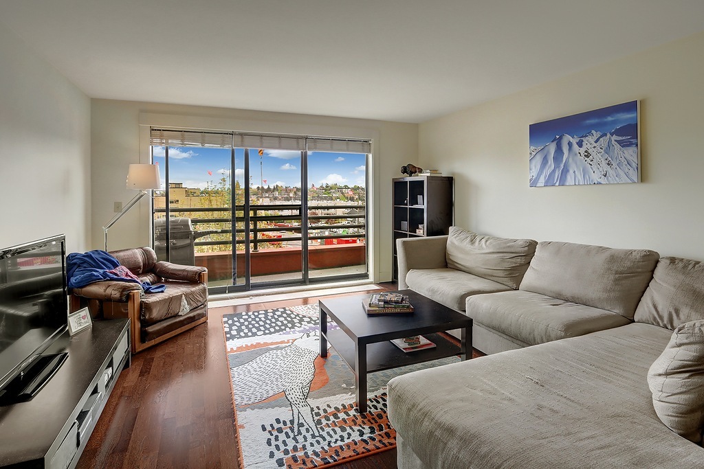 Property Photo: 3401 Wallingford Ave N 401 WA 98103