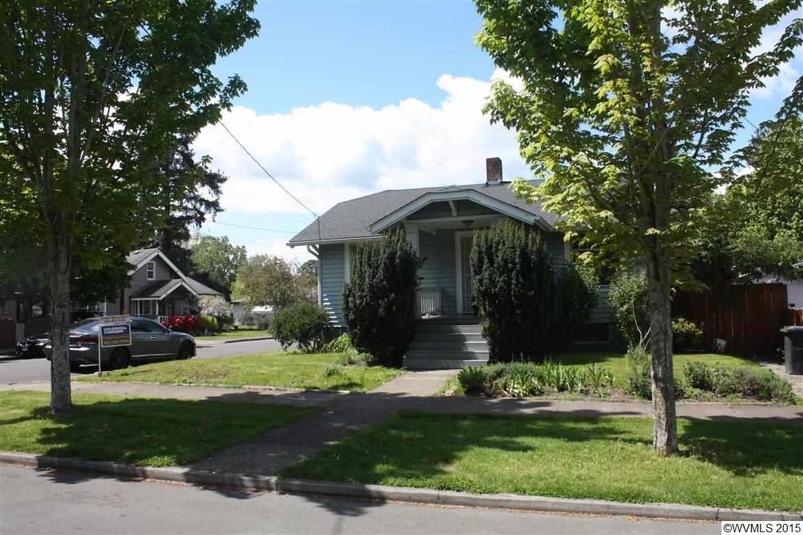 Property Photo: 715 20th St NE OR 97301
