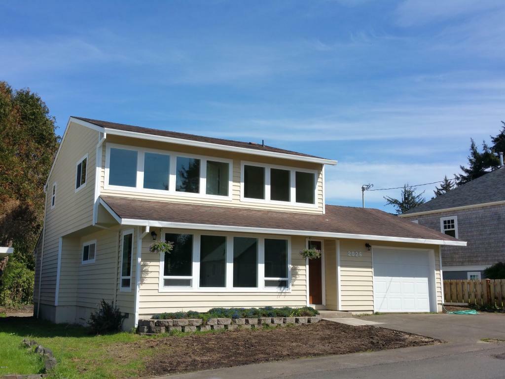 Property Photo:  2026 NE Oar Avenue  OR 97367 