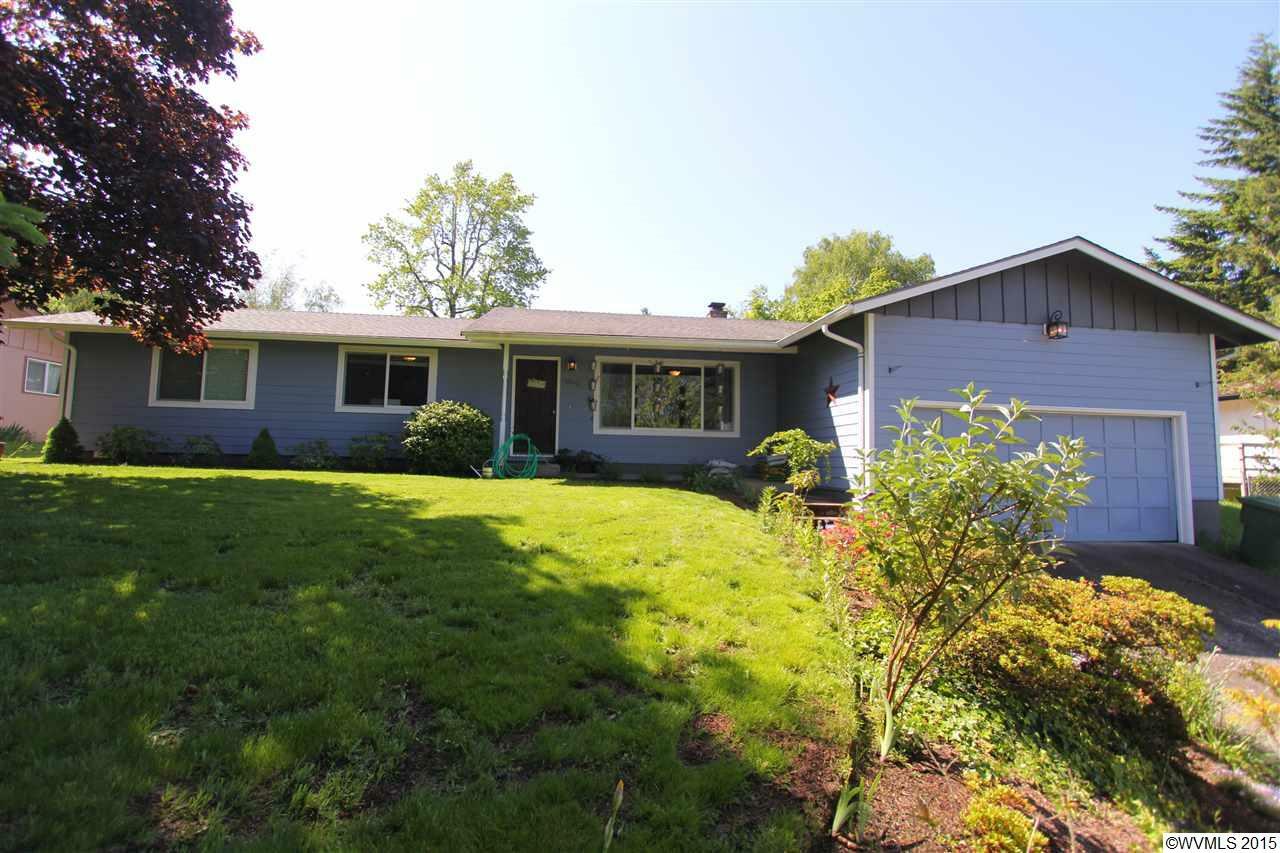 Property Photo: 1040 Windemere Dr NW OR 97304