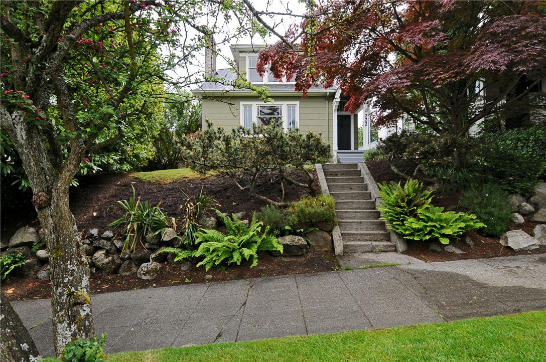 Property Photo:  333 NE 51st St  WA 98105 