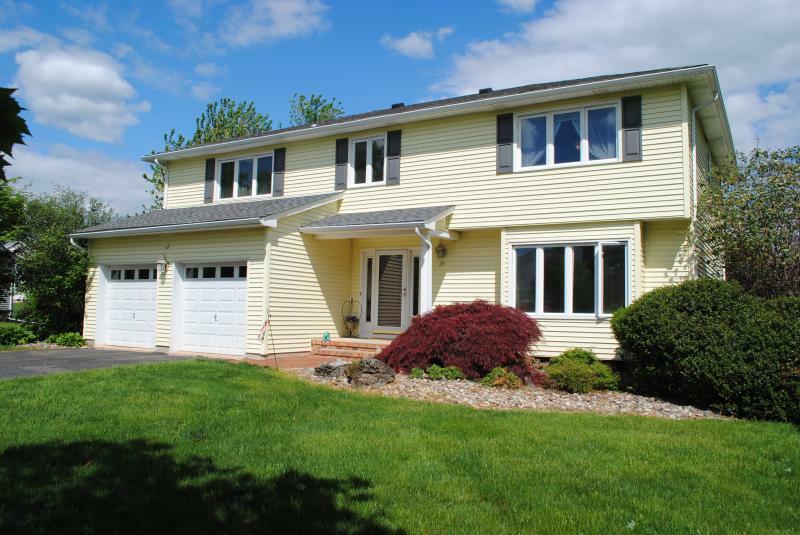 Property Photo:  25 Aberdeen Cir  NJ 08822 