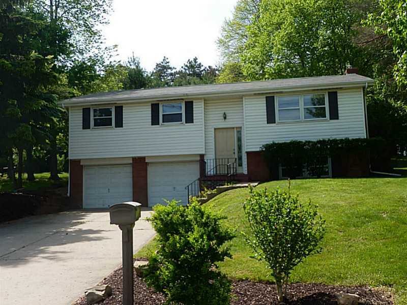 Property Photo:  106 Oxbridge Dr  PA 15108 