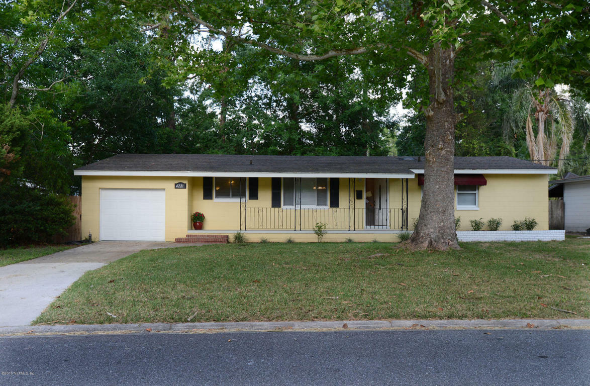 Property Photo: 4221 Camellia Circle W FL 32207